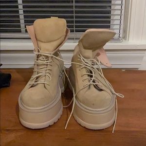 Yo I can't rock these someone else can!